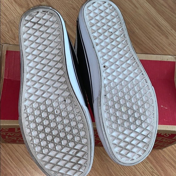 Black and white Vans women’s size 8 - Picture 4 of 7